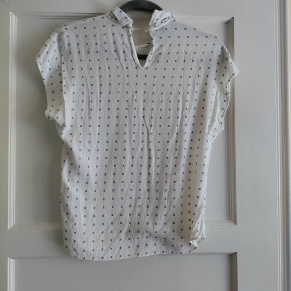 ✨ 5/$15 Vintage Blouse - Picture 2 of 4